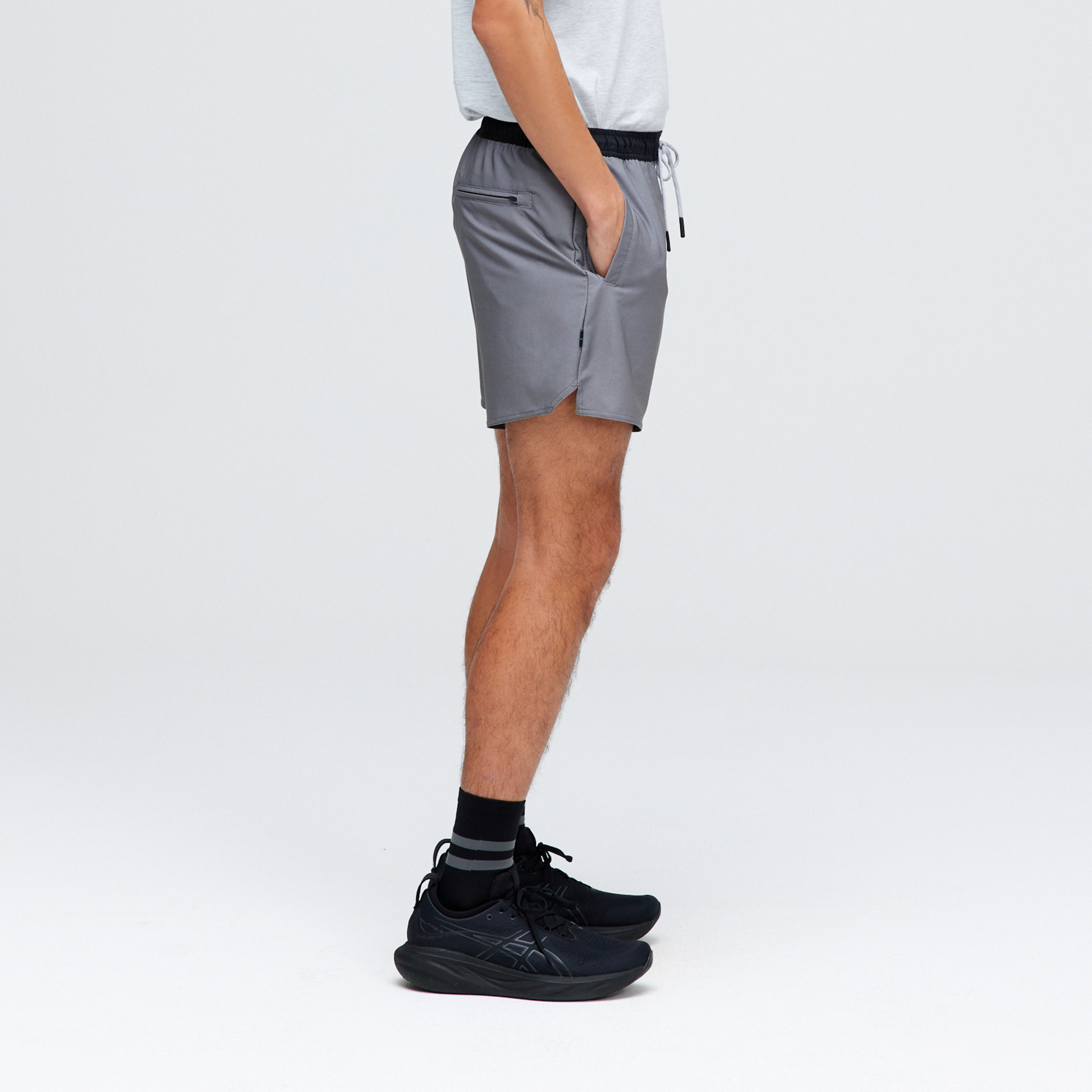 Short de sport 5 po anthracite Complex de Stance | Modèle