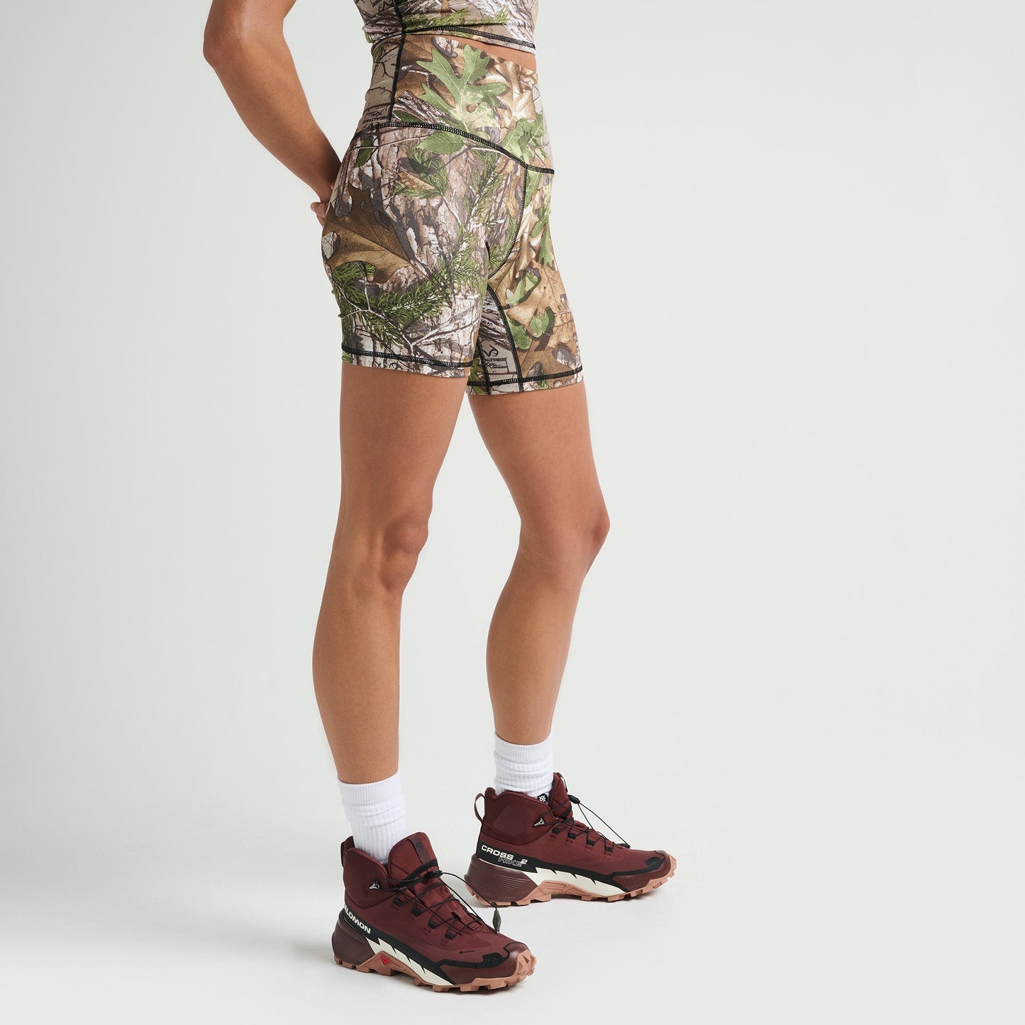 Short cycliste femme camouflage arbres Happenings de Stance | modèle